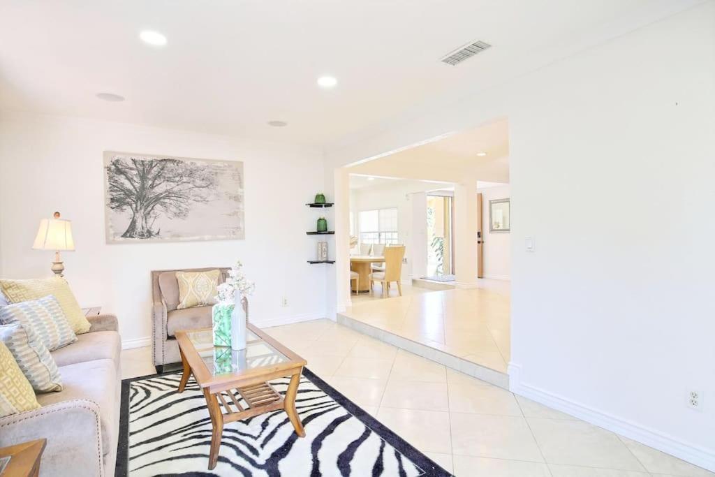 5 Rooms Villa Near Disneyland, Golf Course And Trial To Beach Санта-Ана Экстерьер фото